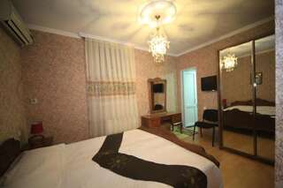Гостевой дом Hotel Edelweiss Кутаиси Номер Делюкс с кроватью размера «king-size»-4